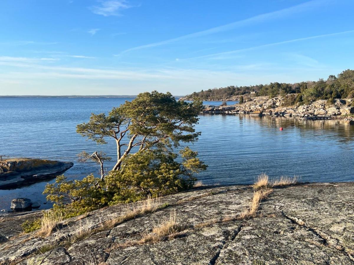 Exclusive Tranquil Villa By The Sea, Boat Available Drottningskär Kültér fotó